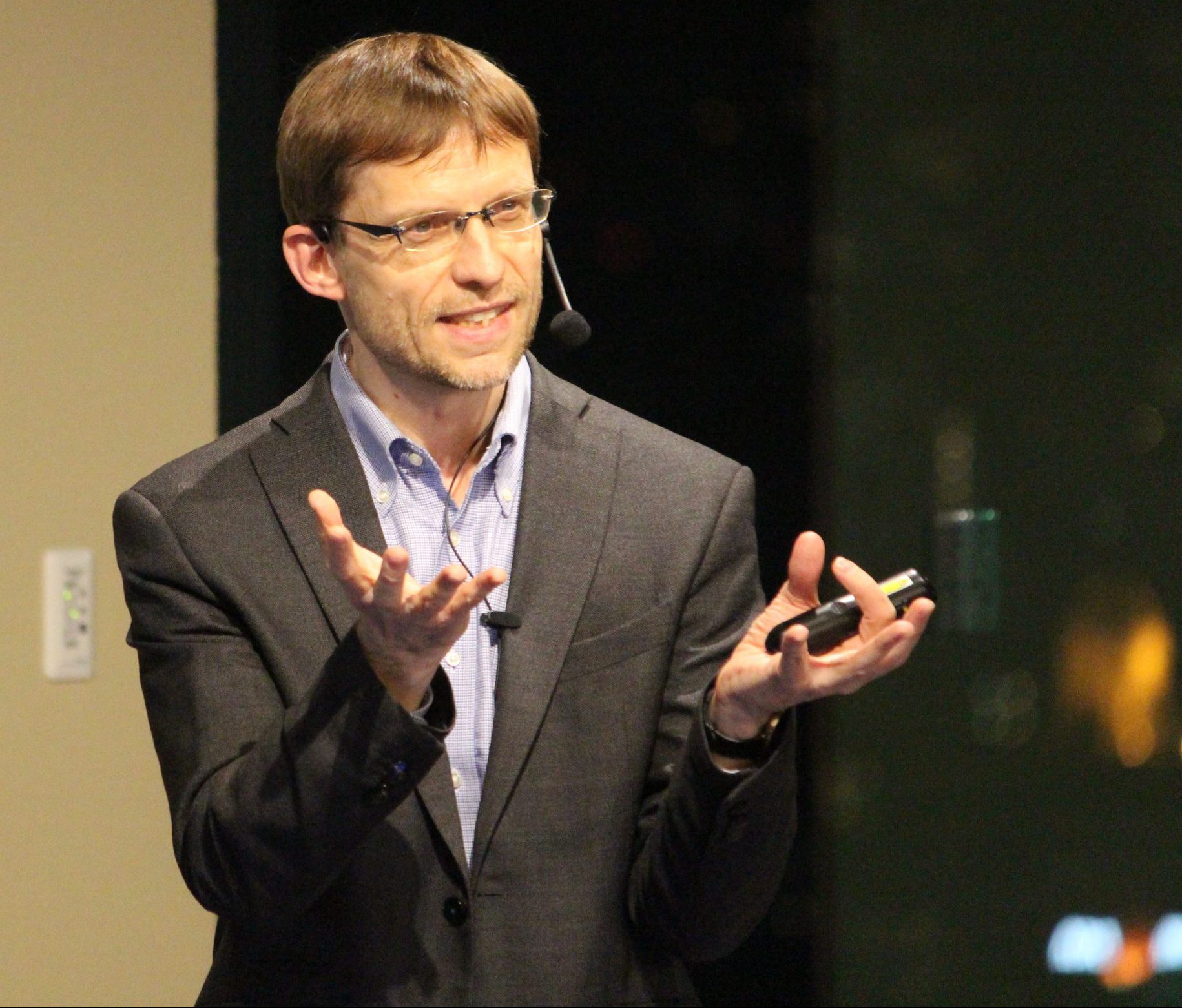 公開講座テーマ:なぜ従来通りBusiness As Usualでは行き詰るのか(英語)